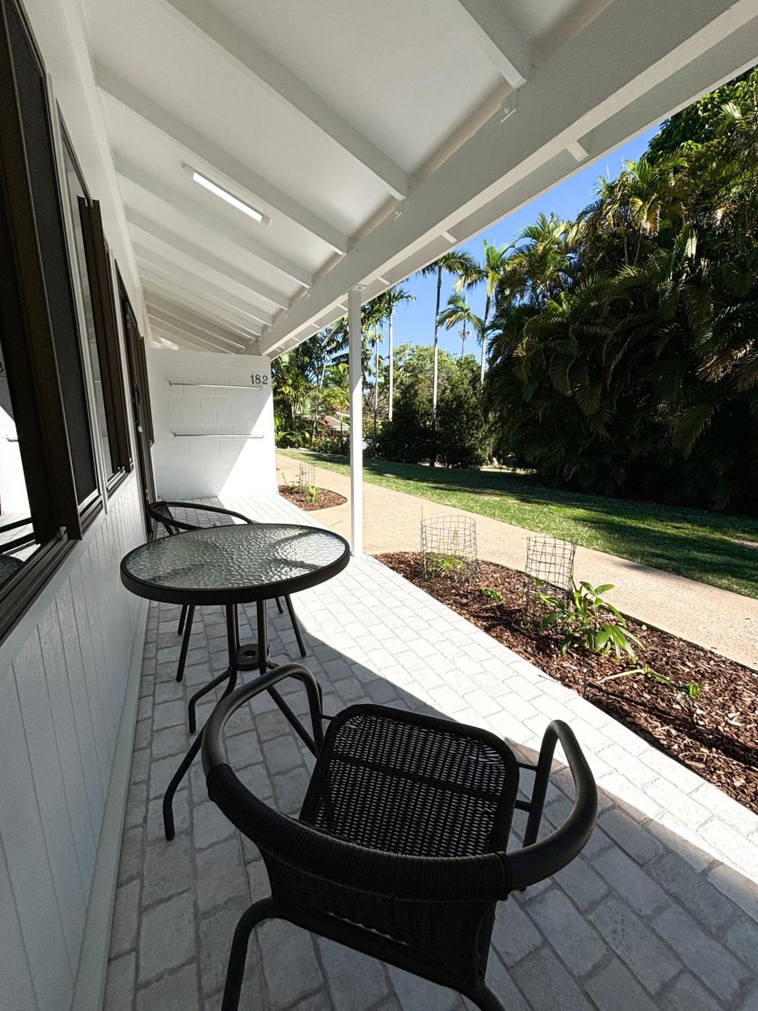 Amaroo On Mandalay, Magnetic Island Hotel Nelly Bay Exterior photo
