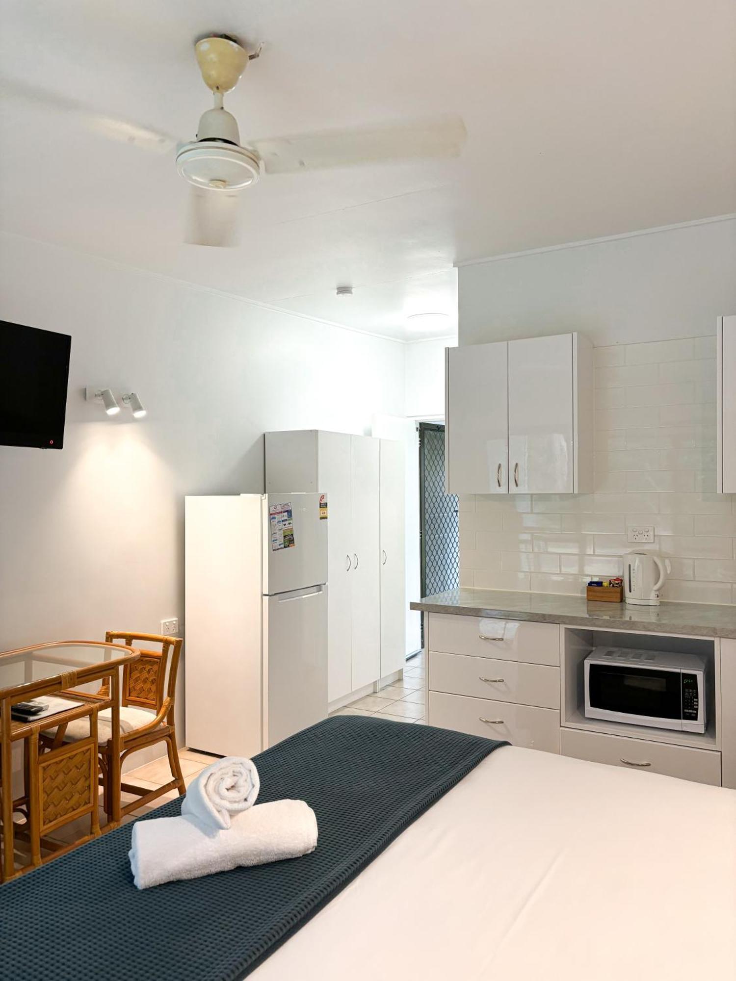 Amaroo On Mandalay, Magnetic Island Hotel Nelly Bay Exterior photo